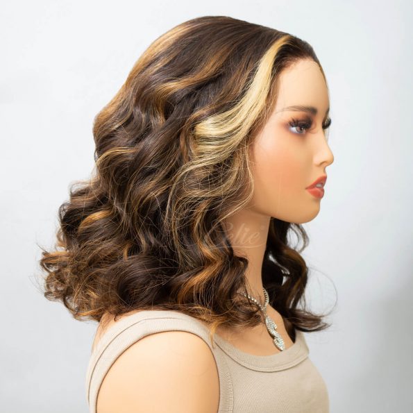 Short body Highlight With Skunk Stripe Wig (1)
